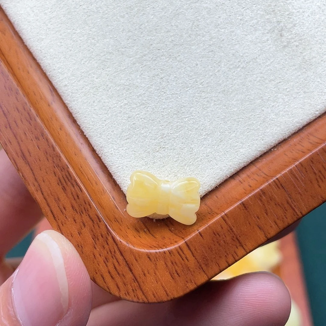 琥珀裸石未镶嵌蜜蜡