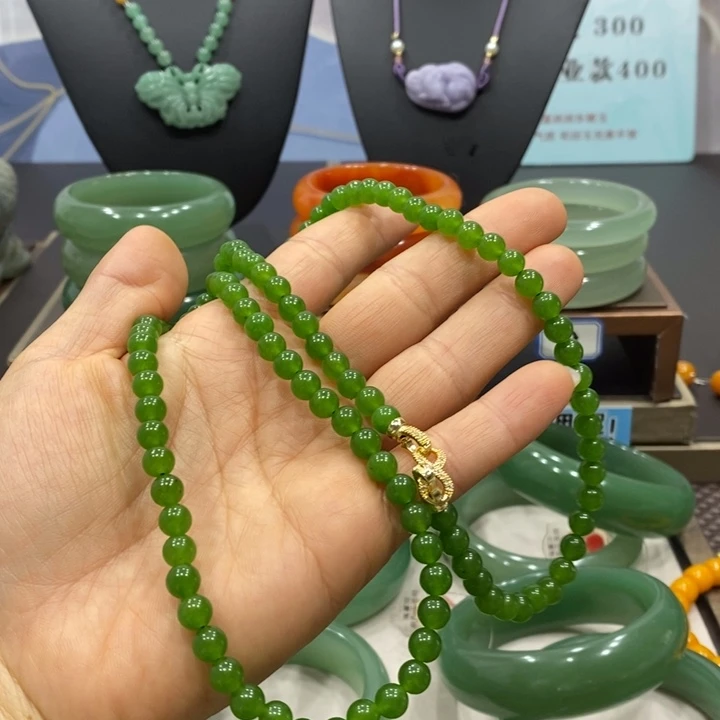 石英岩玉未镶嵌颈饰