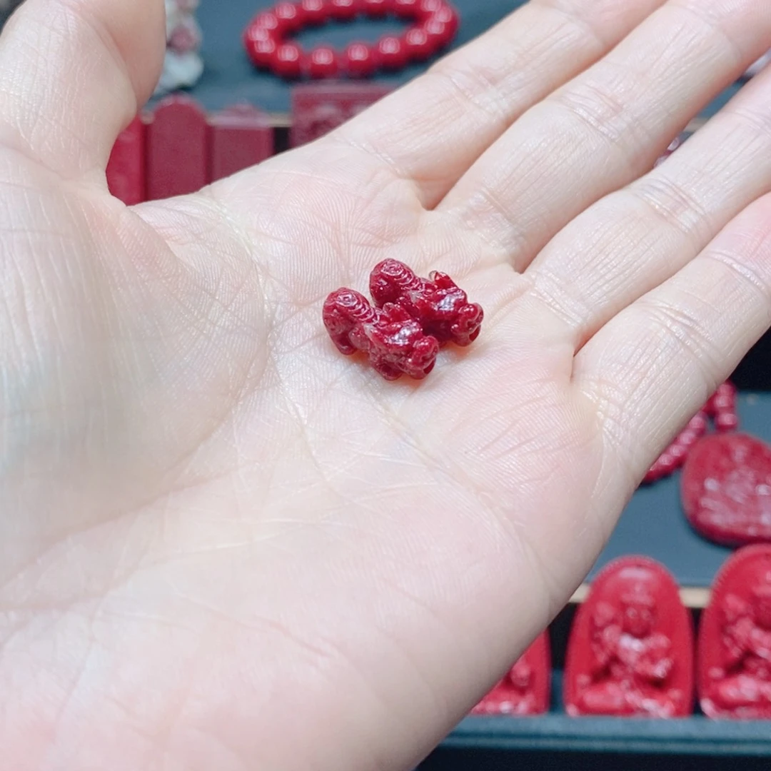 天然辰砂晶体一对貔貅。