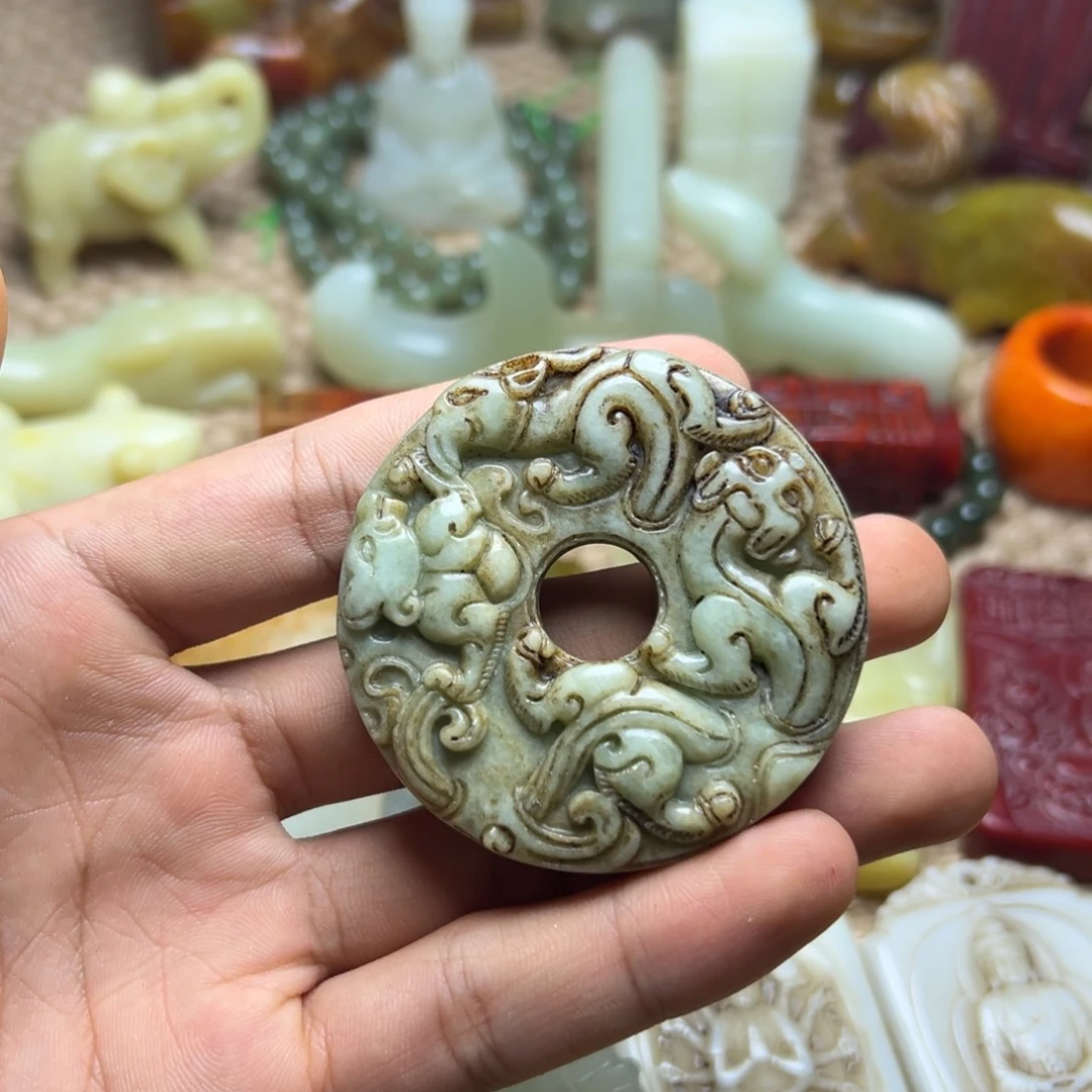 未镶嵌蛇纹石玉颈饰