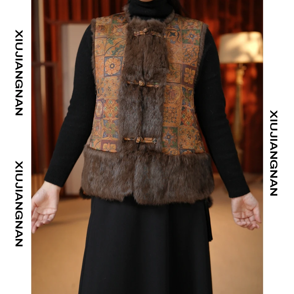 88246-2025年秋冬新中式马夹女复古提花盘扣无袖保暖国风坎肩外套