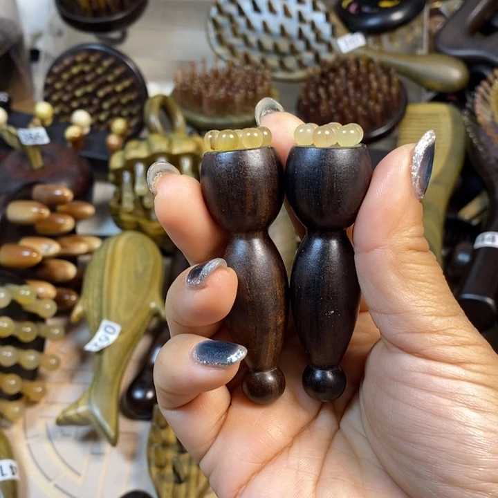 紫光檀7齿莲蓬两个