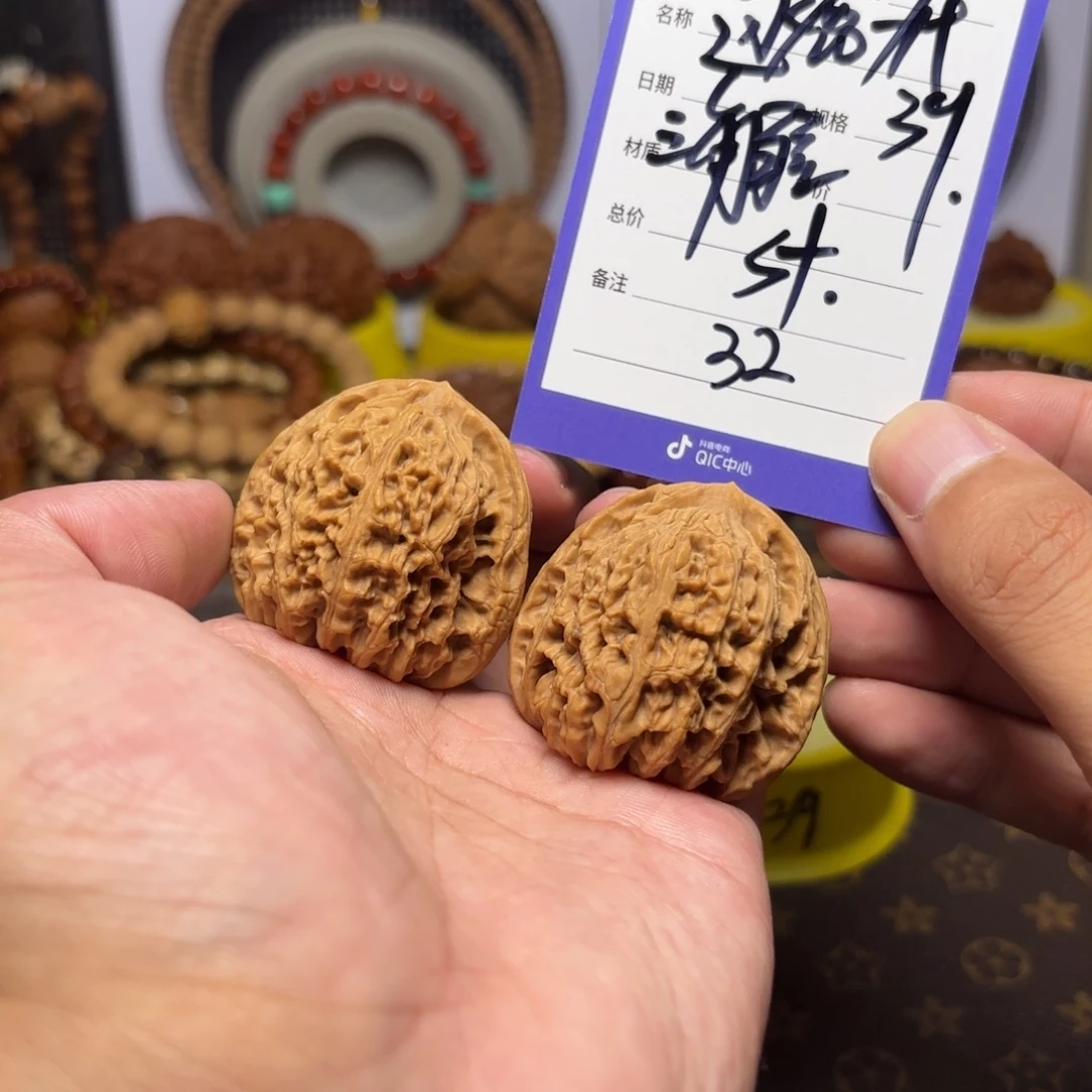 文玩核桃把件逐鹿南疆石32