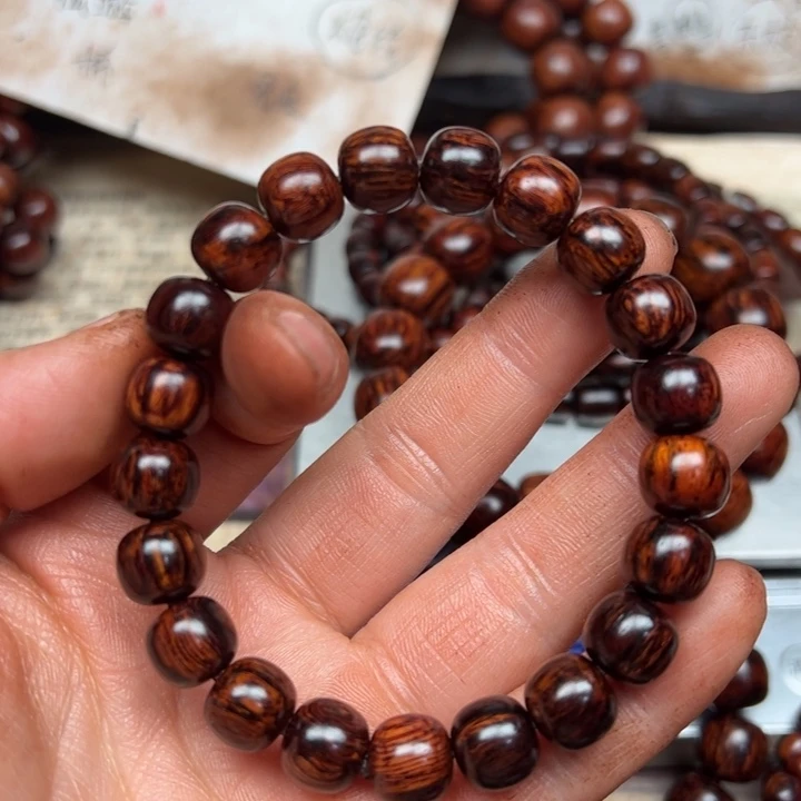 藤类海南红降10老型黑金底天花板