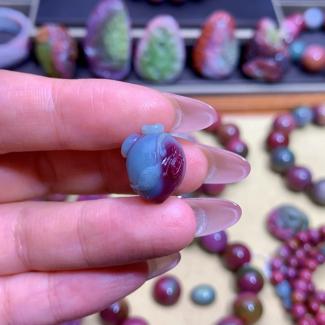 *****玛瑙未镶嵌挂件盐源