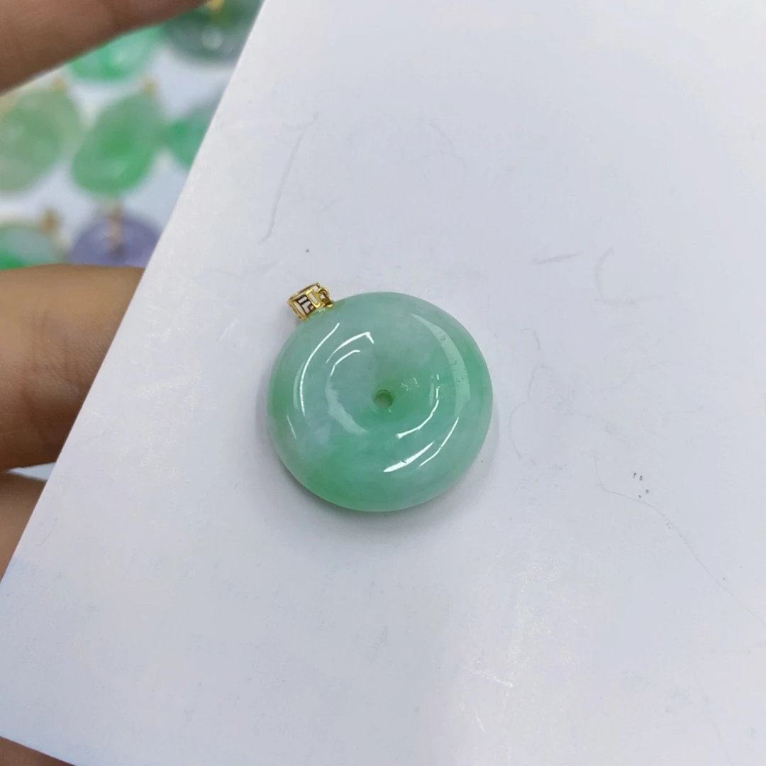 翡翠18K金镶嵌颈饰翡翠