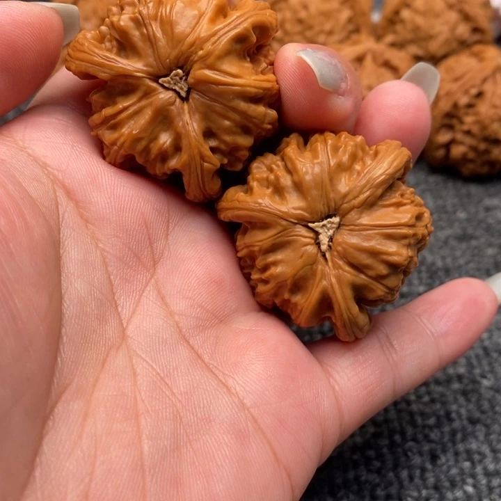 壹***道文玩核桃吊坠白狮子