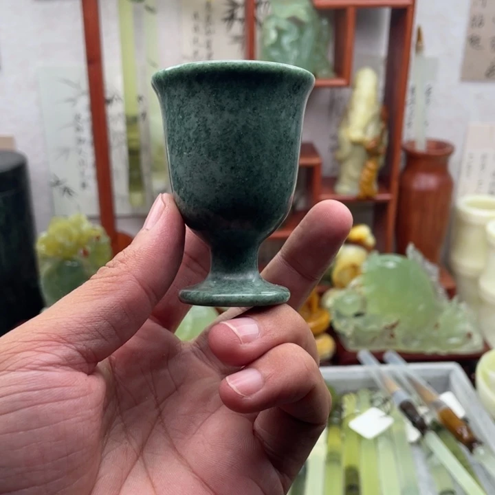 岫玉未镶嵌四大名玉杯子