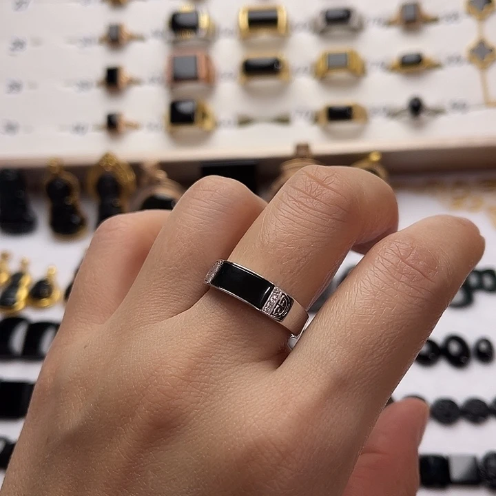 翡翠18K金镶嵌戒指翡翠