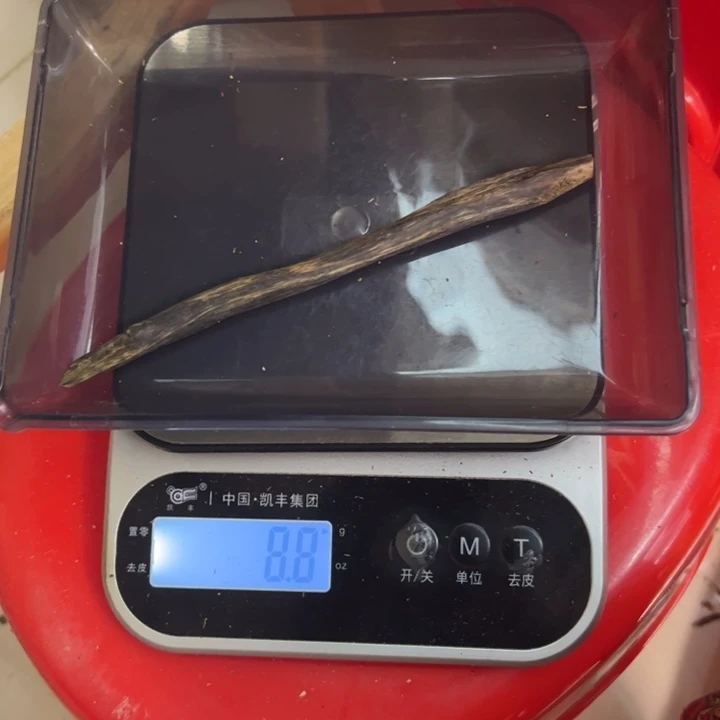 沉香摆件三*夫棋楠带孔老料棍料8g+