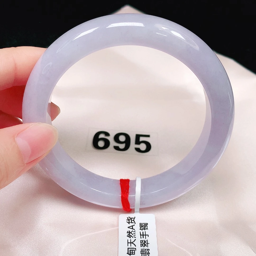 翡翠手镯未镶嵌翡翠手镯未镶嵌