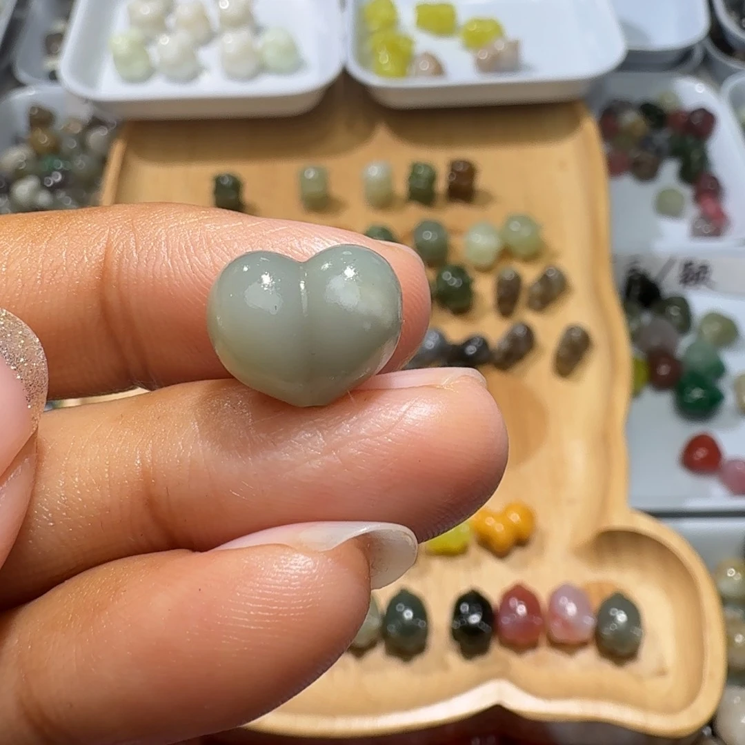 和田玉未镶嵌珠宝奇石