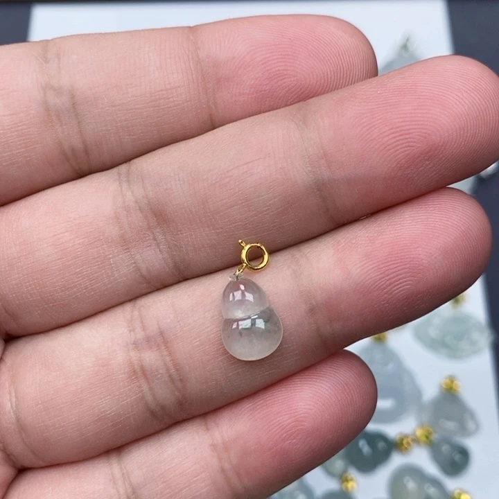翡翠18K金镶嵌吊坠(赠链)葫芦