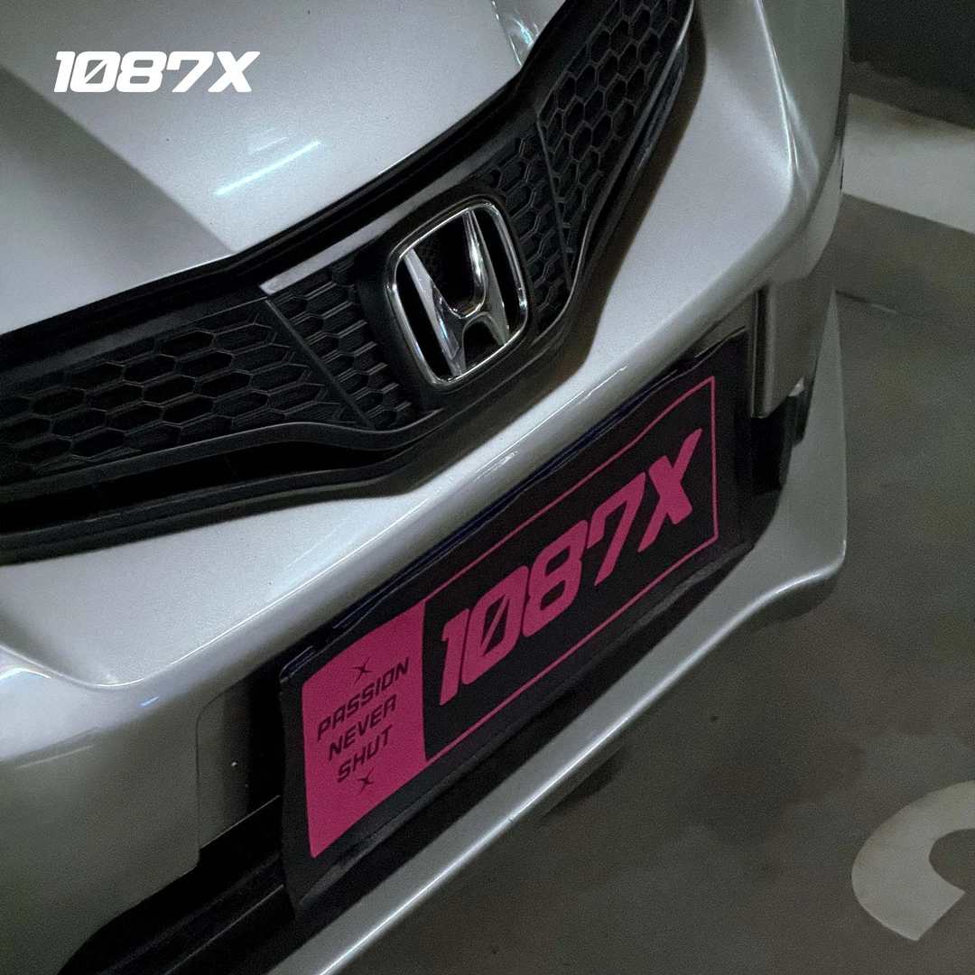 1087X新款加厚经典LOGO汽车牌照档牌照套防泼溅皮革材质不易褶皱