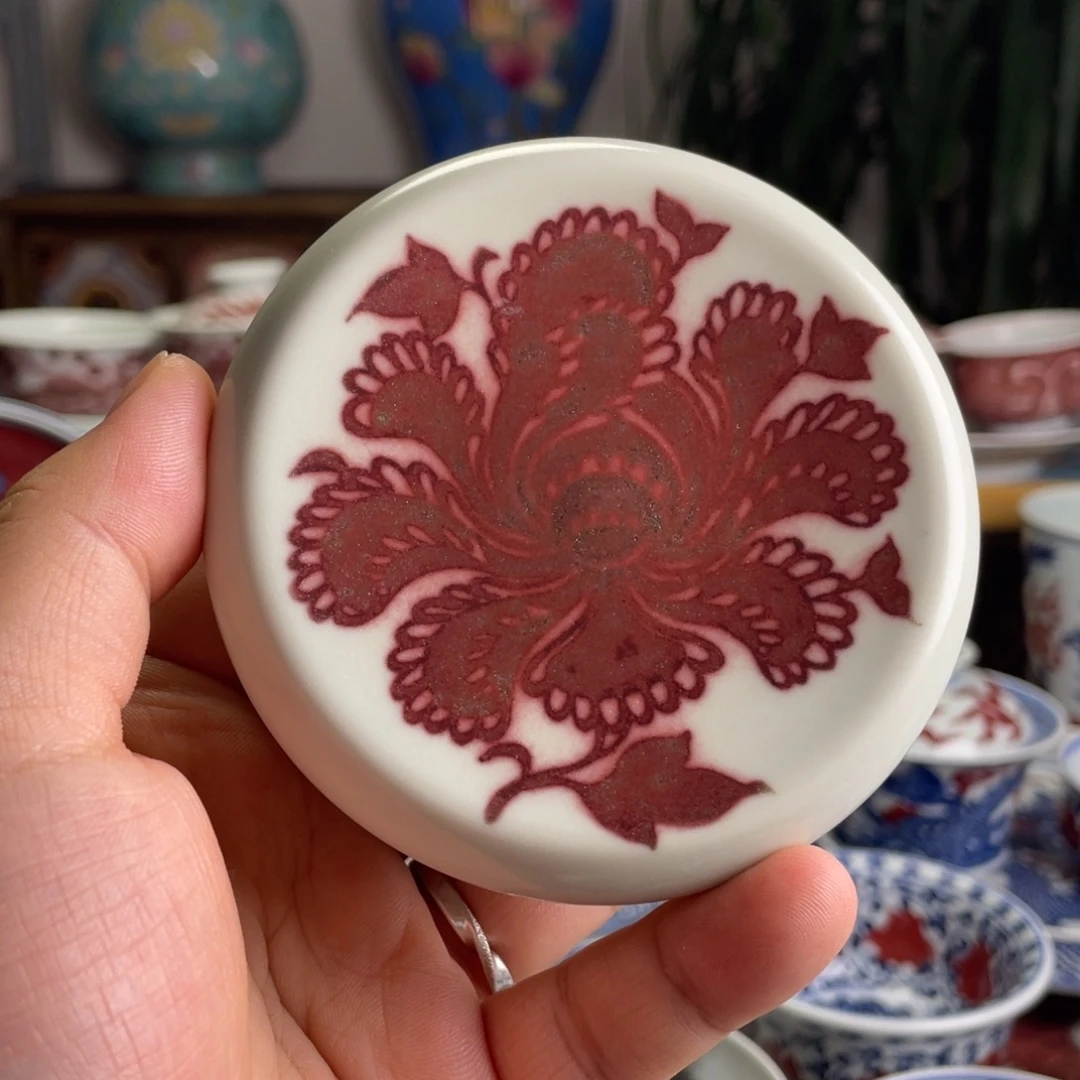釉里红牡丹花盖置微瑕