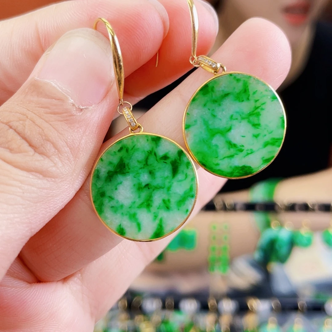 18K金镶嵌翡翠耳饰