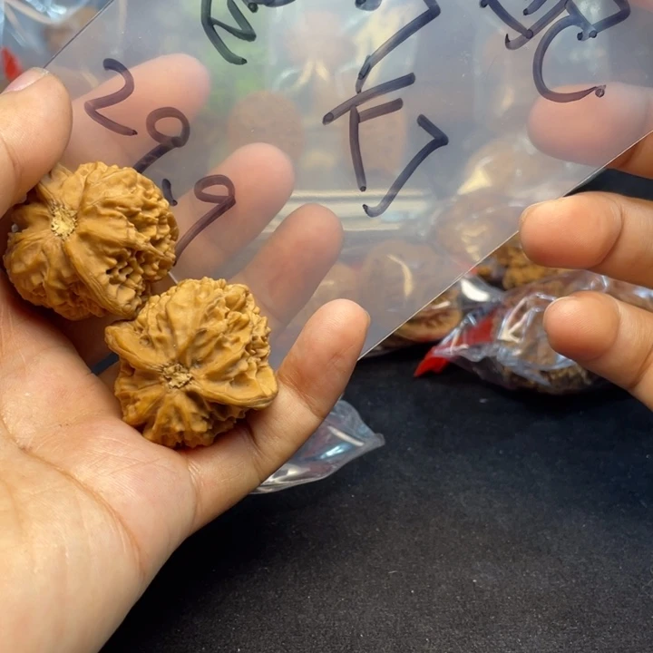 文玩核桃把件可**?官灯
