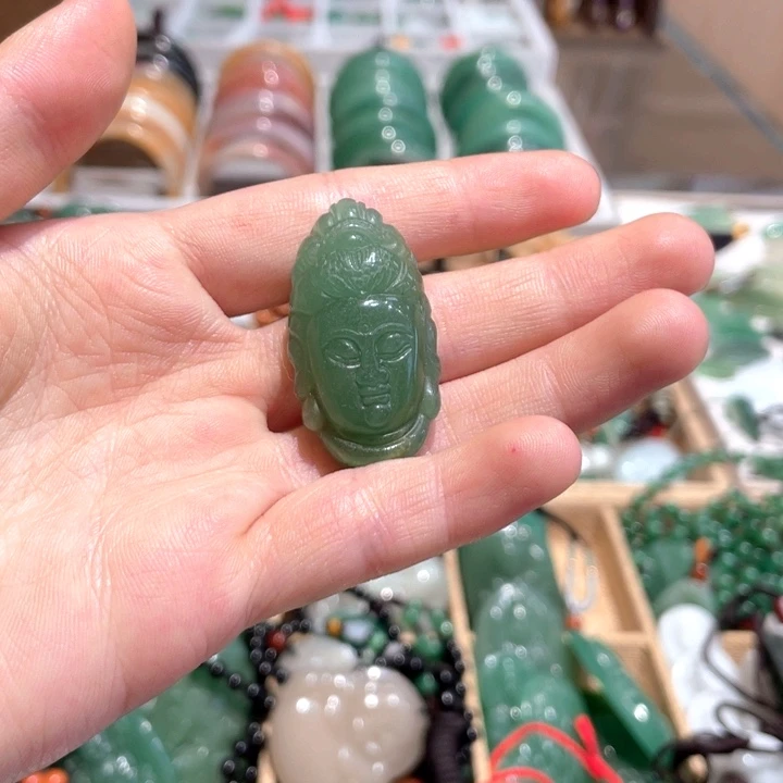 石英质玉未镶嵌颈饰