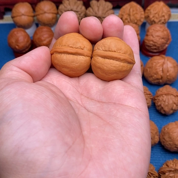 文玩核桃把件想***苔小海豚