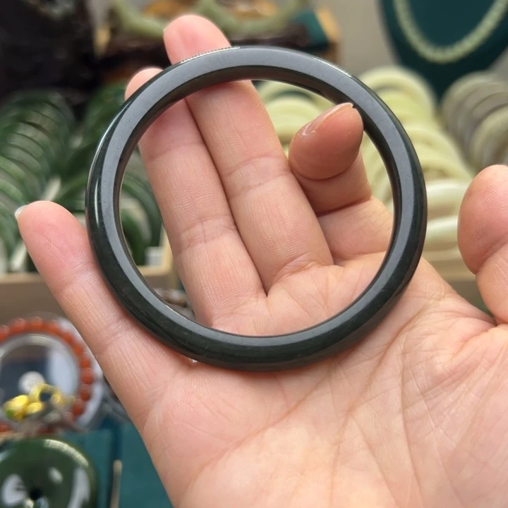 和田玉手镯未镶嵌61.8圈围8253