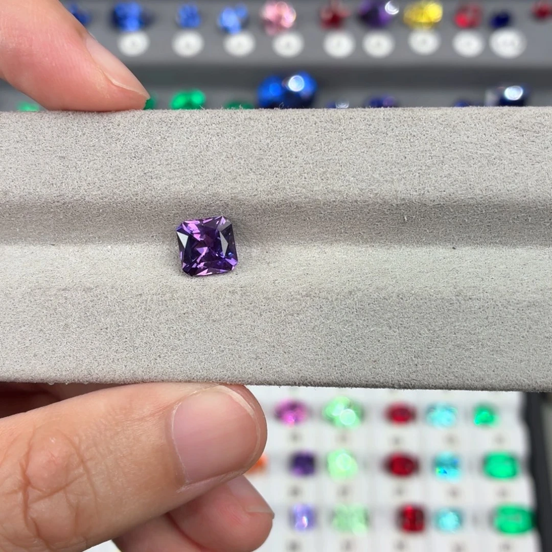 新***夹合成（培育）蓝宝石裸石2.33ct