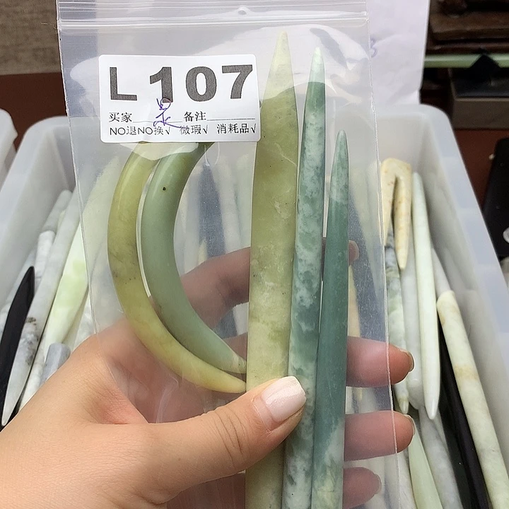 透闪石-蛇纹石玉发饰未镶嵌旎***旎