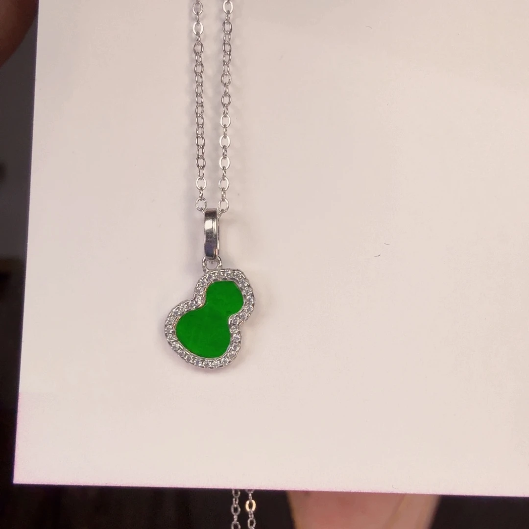 翡翠挂件未镶嵌一件