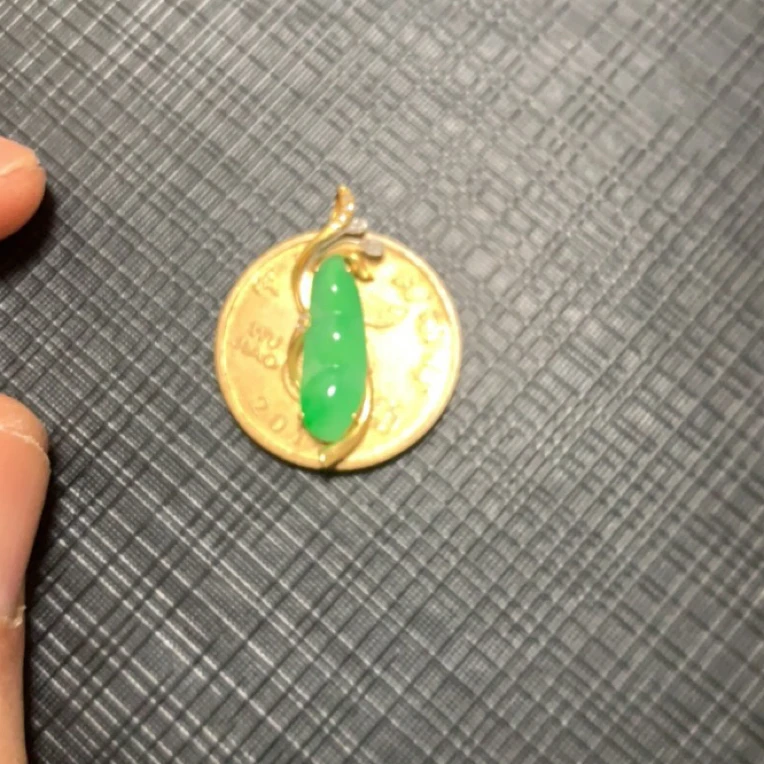 天然缅甸翡翠吊坠