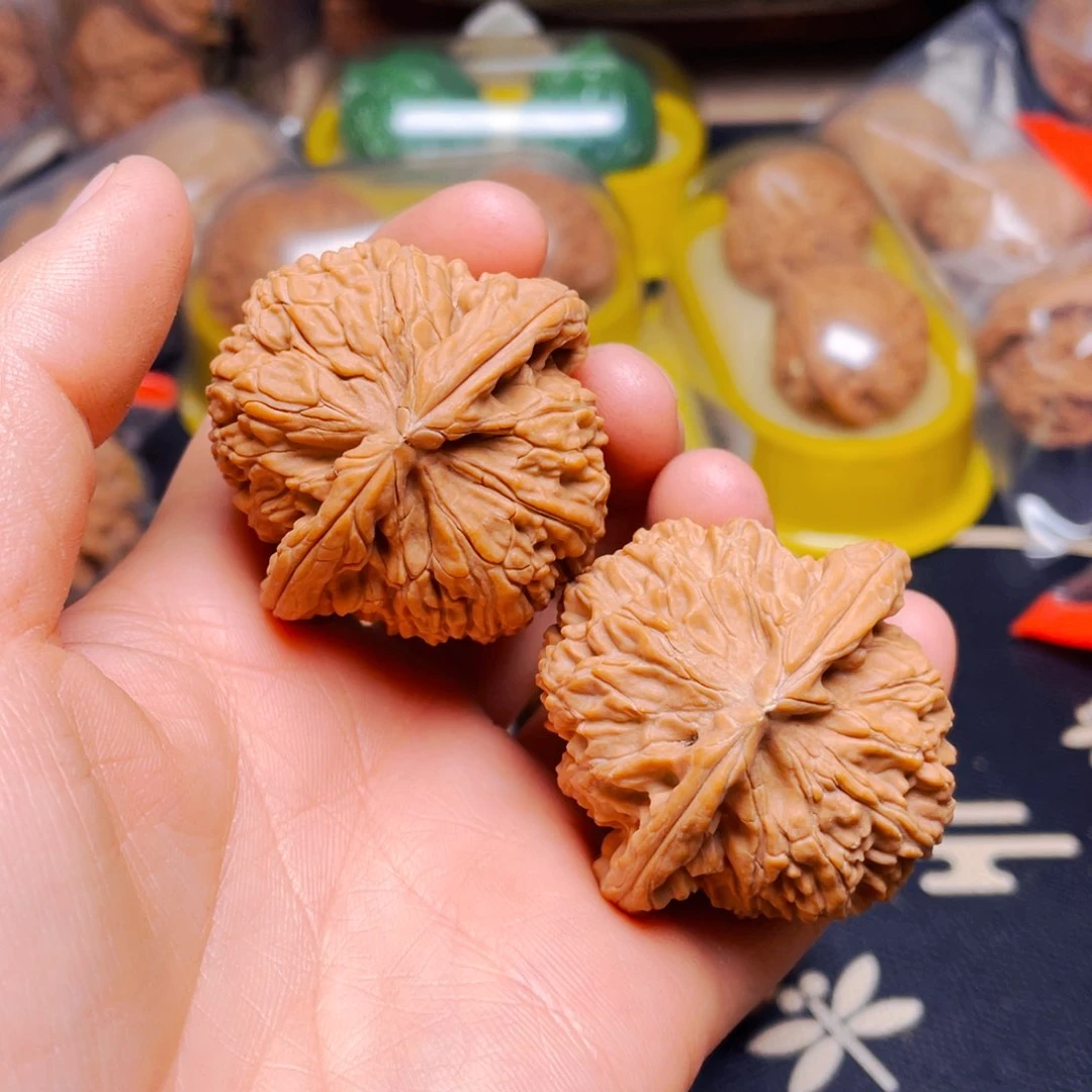 吊坠文玩核桃闷白一对