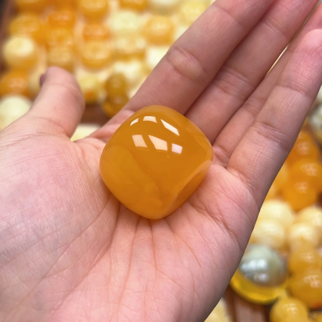 是***～琥珀未镶嵌颈饰蜜蜡