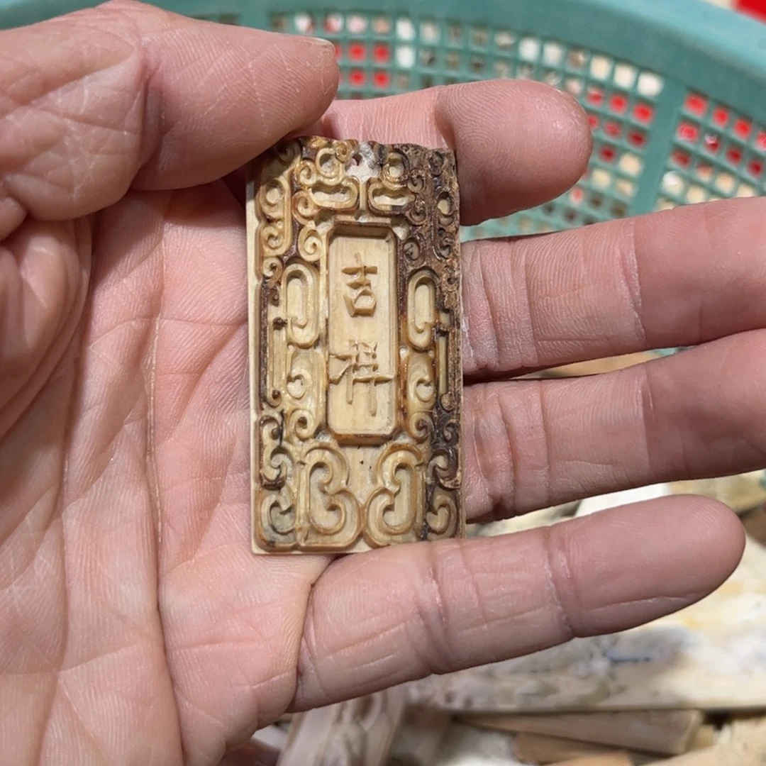 泥塑工艺品牌子雕刻件