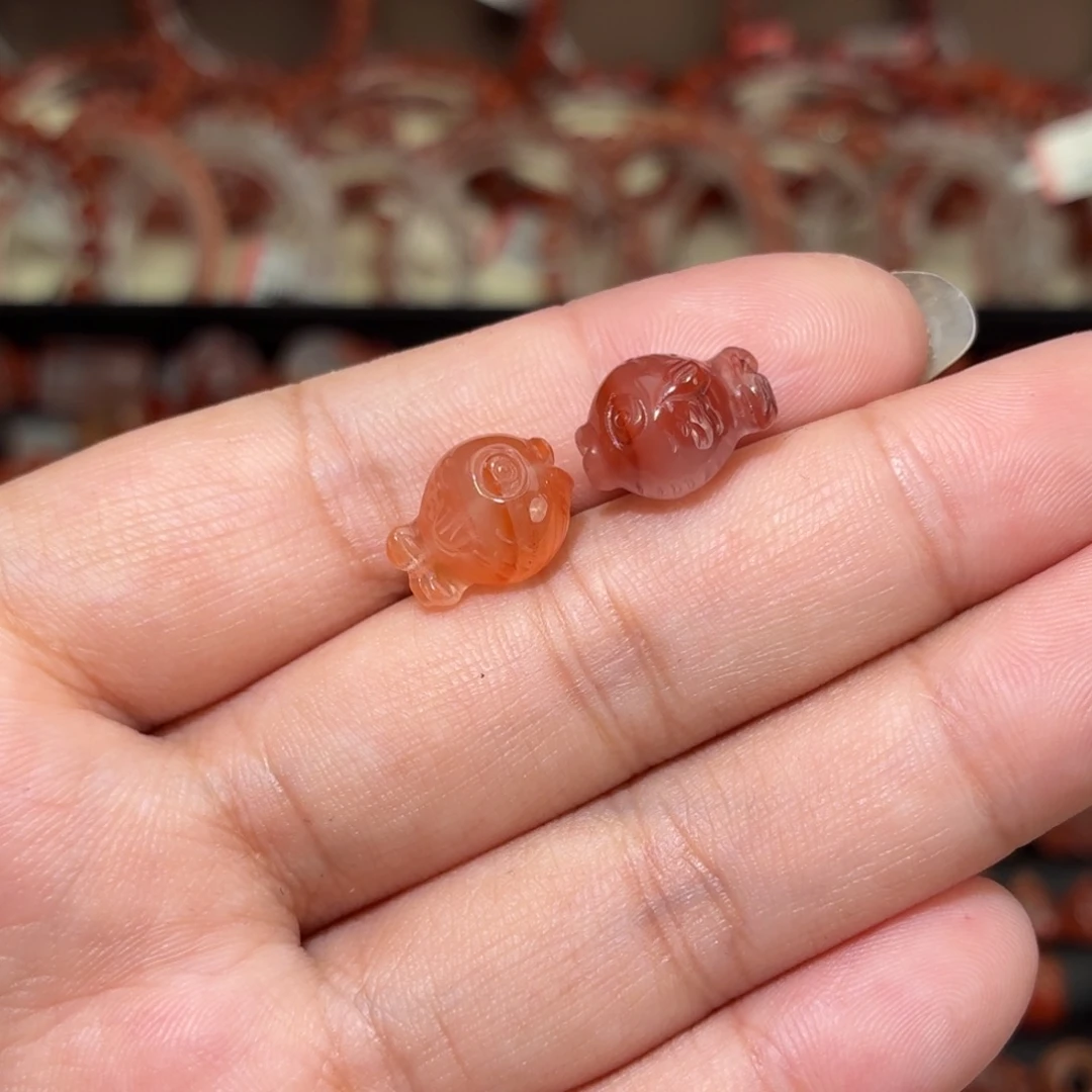 南红玛瑙未镶嵌颈饰通孔小嘟嘟鱼一对