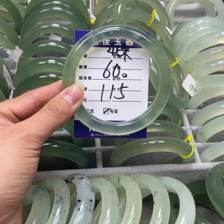 蛇纹石玉手镯未镶嵌