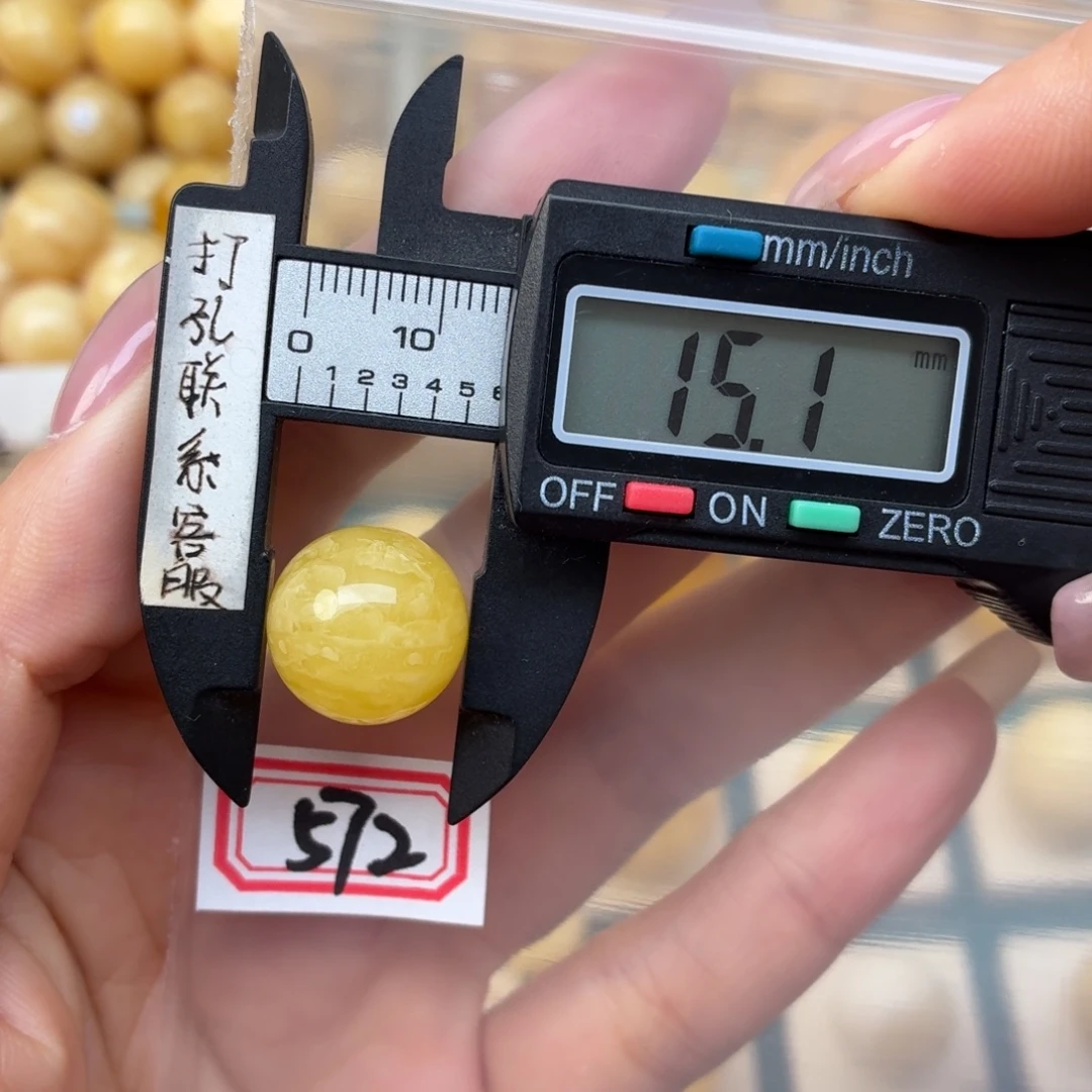 懿***杭裸石蜜蜡未镶嵌蜜蜡