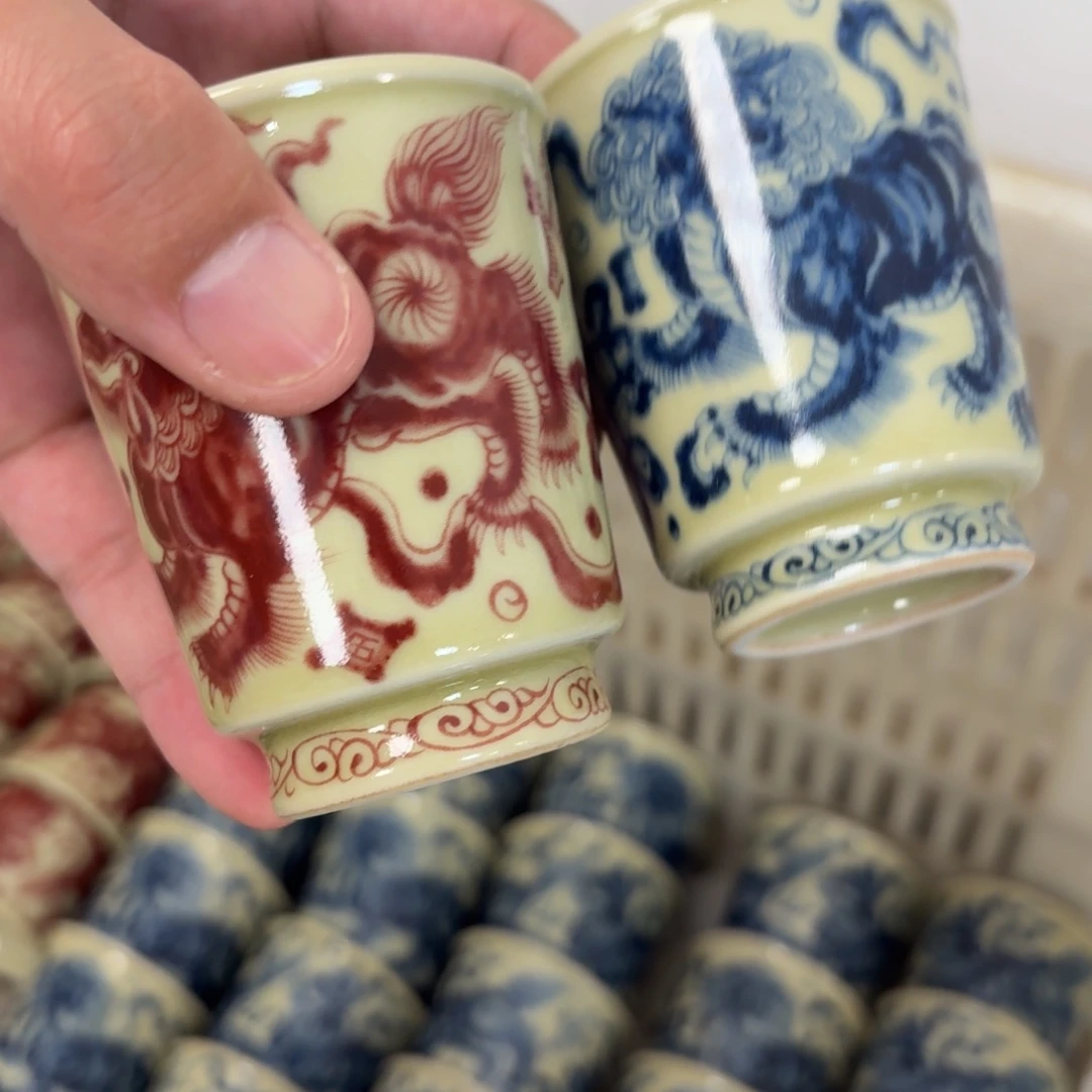 摆件二号釉狮子闻香杯一对