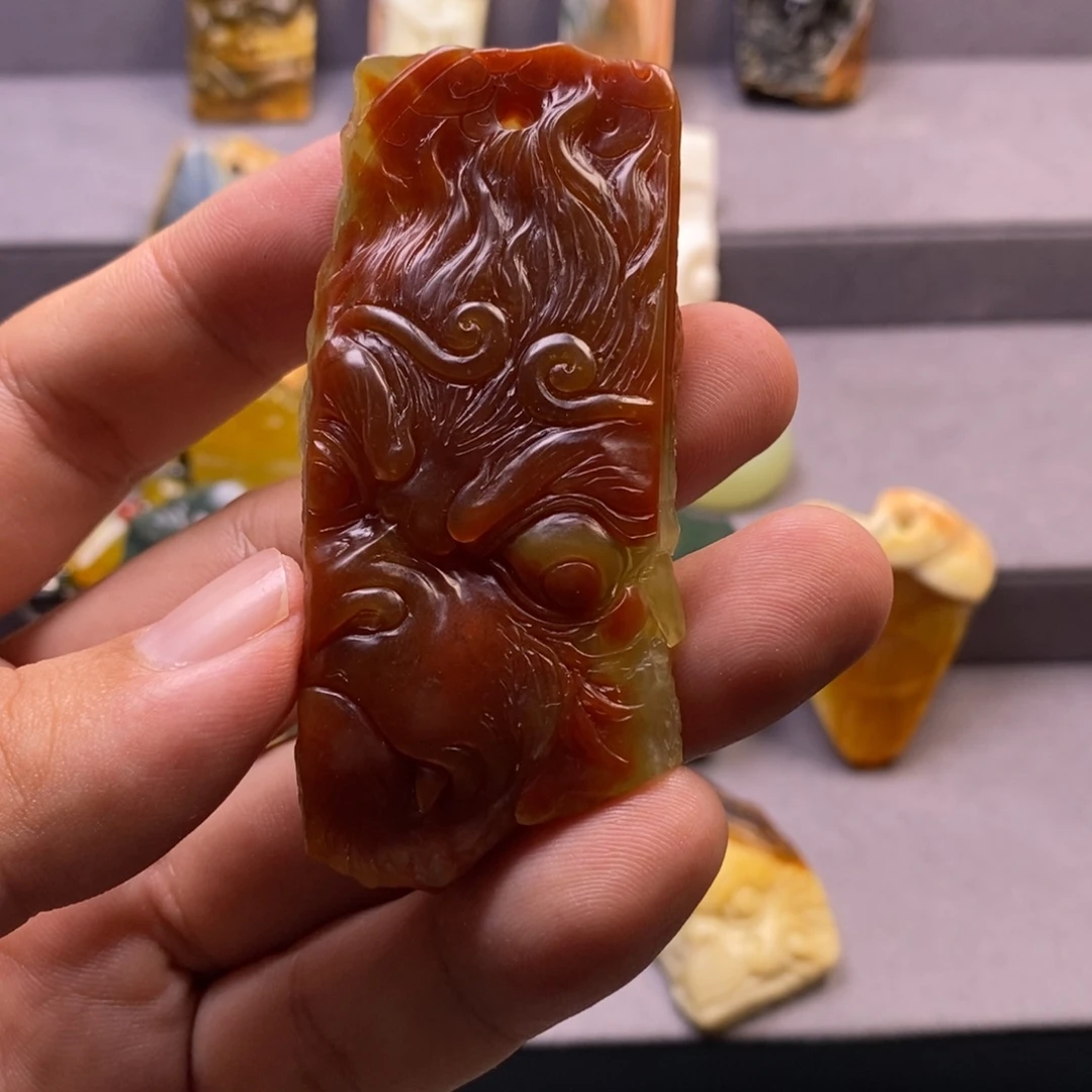 暗***放岫玉未镶嵌颈饰挂件