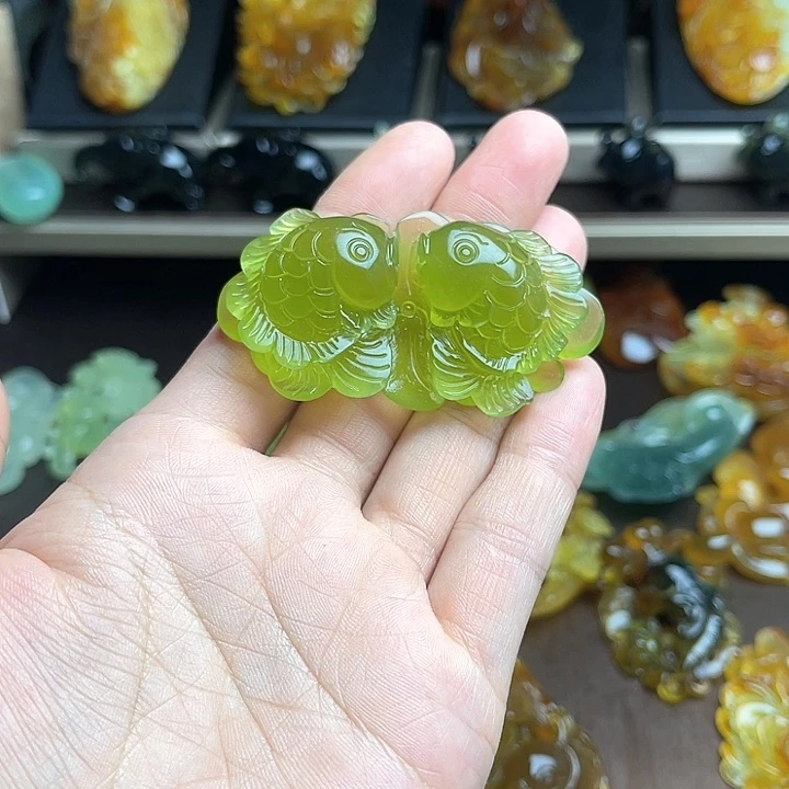 蛇纹石玉颈饰未镶嵌长***央