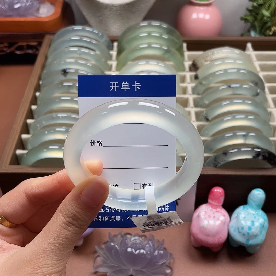 喜***猫蛇纹石玉未镶嵌手镯