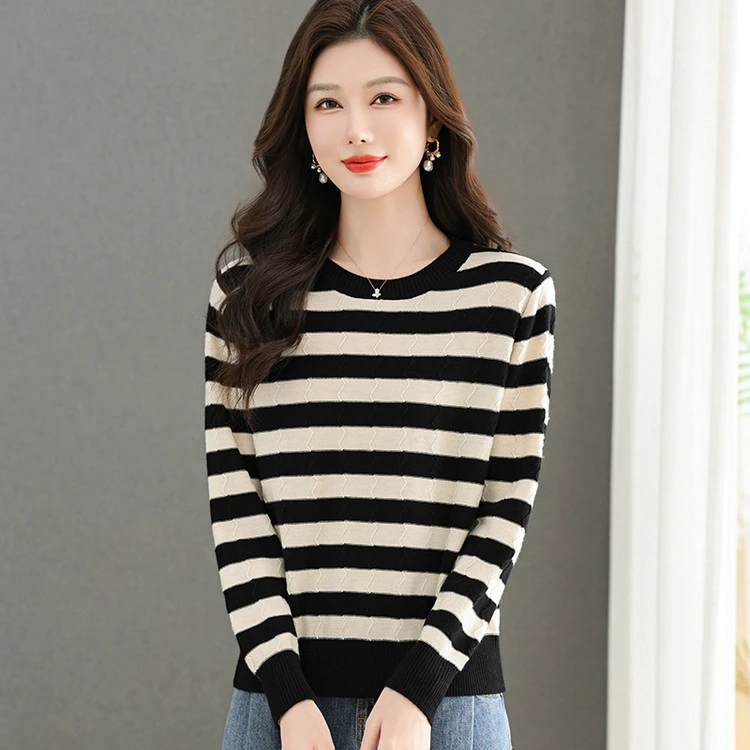 新款春秋女士原来长袖条纹洋气宽松显瘦百搭针织衫女士打底
