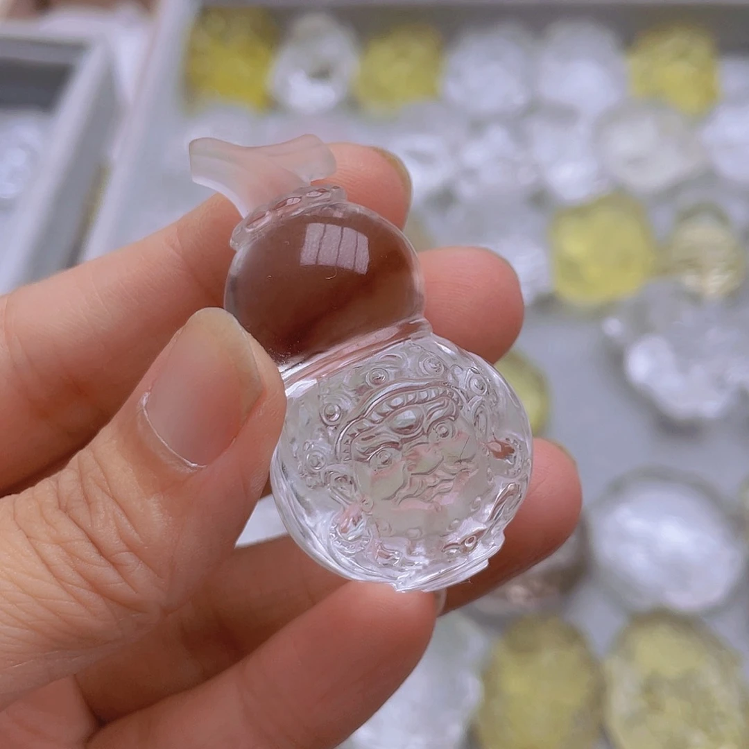 未镶嵌吊坠(不含链)水晶?**王