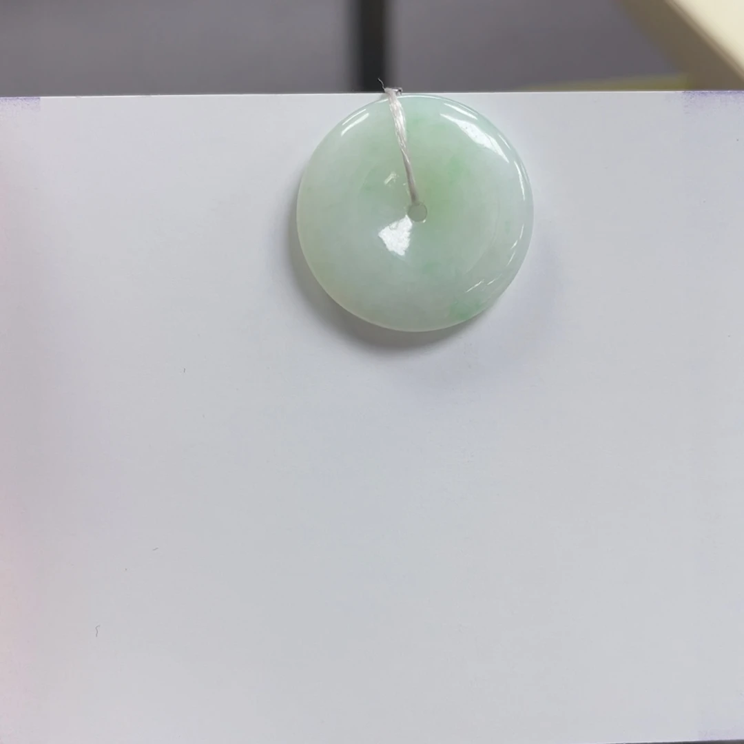 翡翠颈饰未镶嵌平安扣