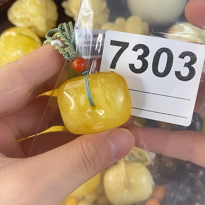 蜜蜡未镶嵌珠宝奇石