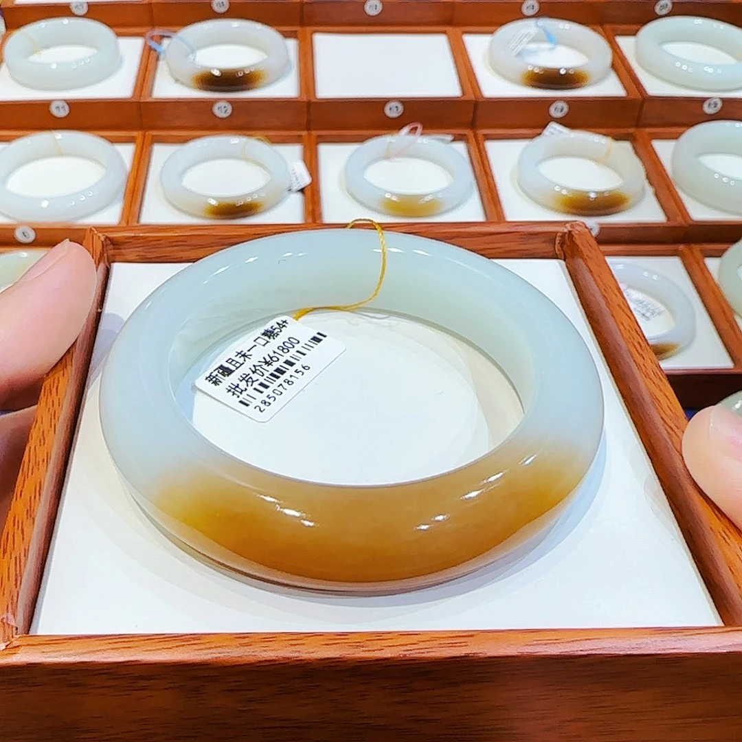 沙***漠未镶嵌手镯和田玉