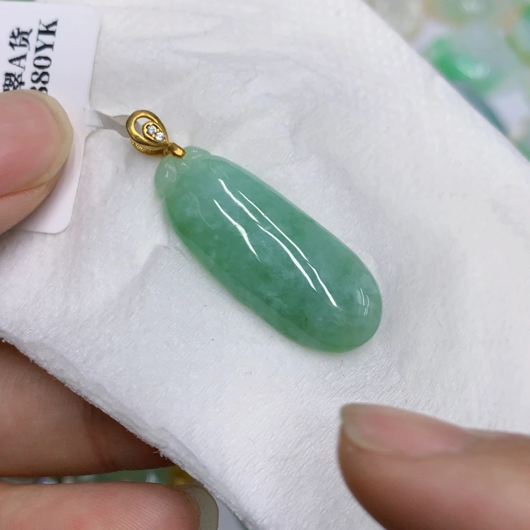 翡翠未镶嵌颈饰翡翠