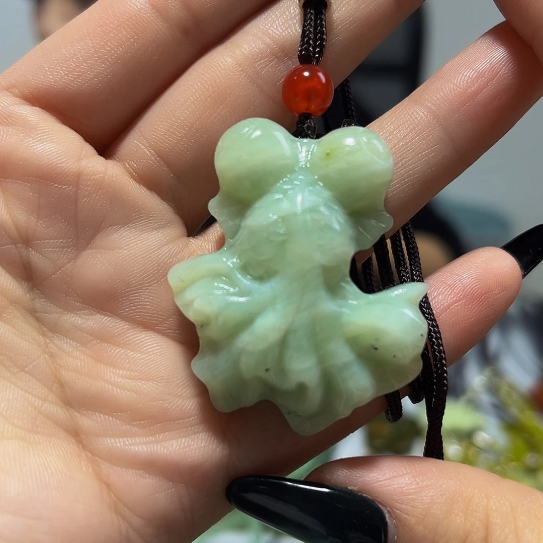 蛇纹石玉未镶嵌颈饰