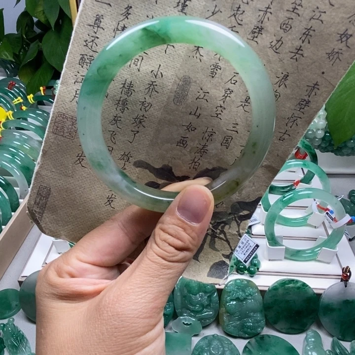 未镶嵌手镯石英质玉