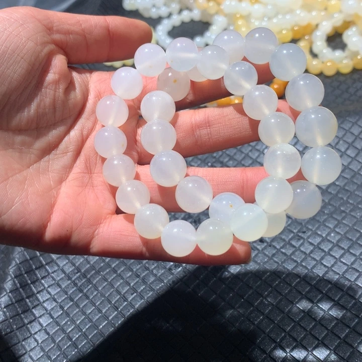 石英质玉（黄龙玉）未镶嵌颈饰