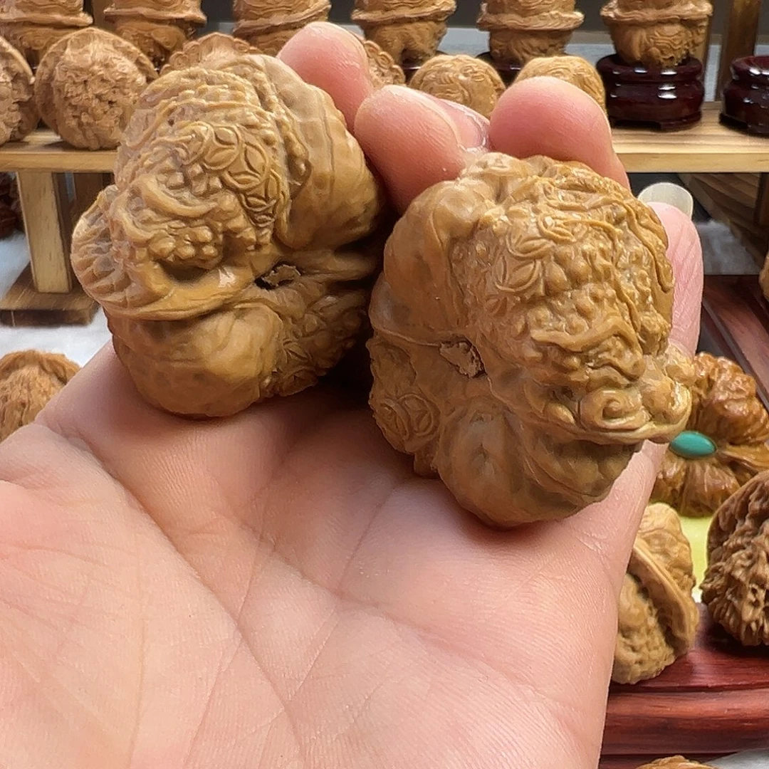 *****蛤蟆雕刻工艺题材核桃