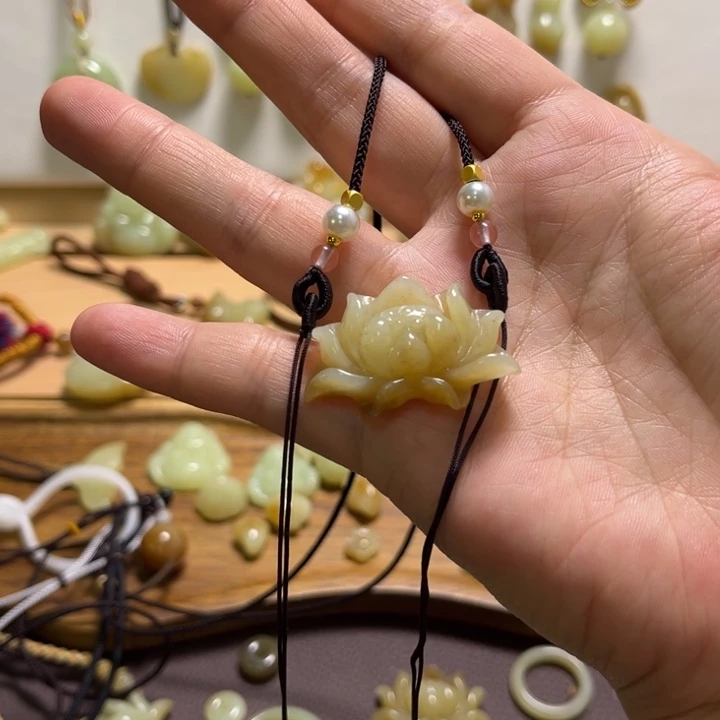 和田玉未镶嵌颈饰天然结构