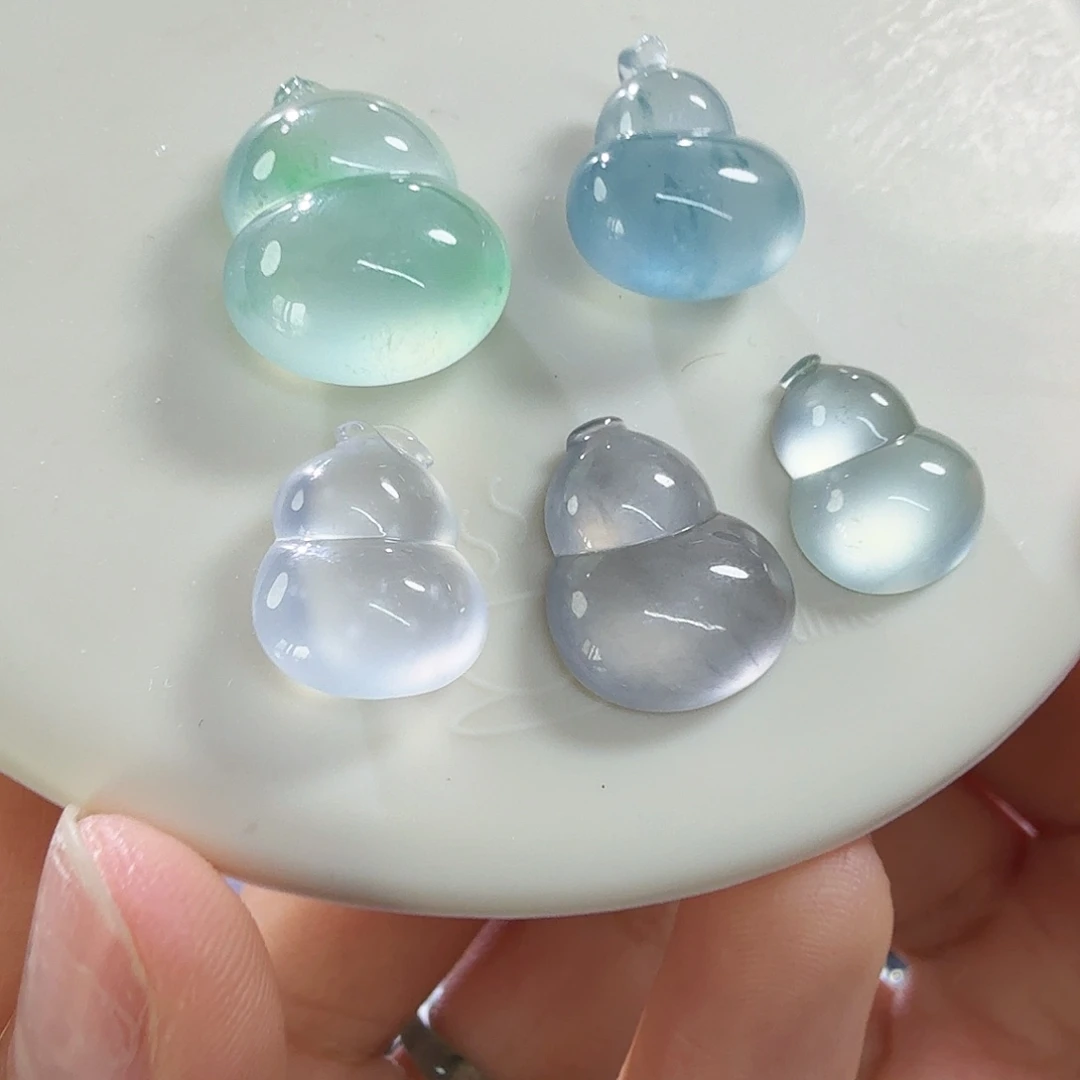 翡翠未镶嵌颈饰各个不同价